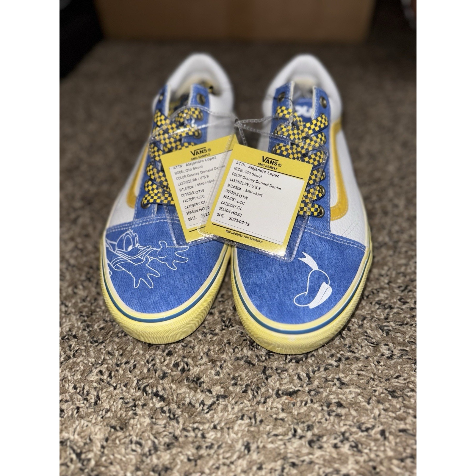 Size 9 - Vans Disney X Old Skool 100th Anniversary - Donald Duck âSampleâ Pair